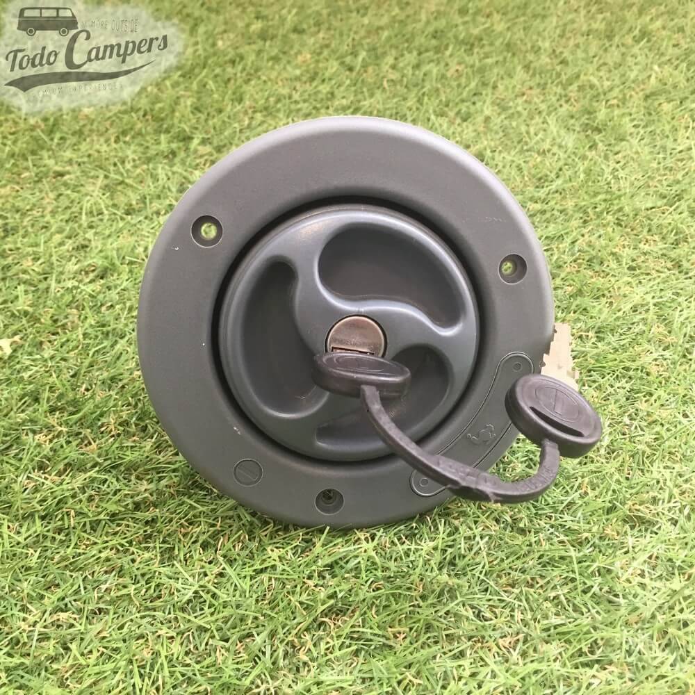 Bocana de agua con tapón (con llave) Color Gris Vista Frontal