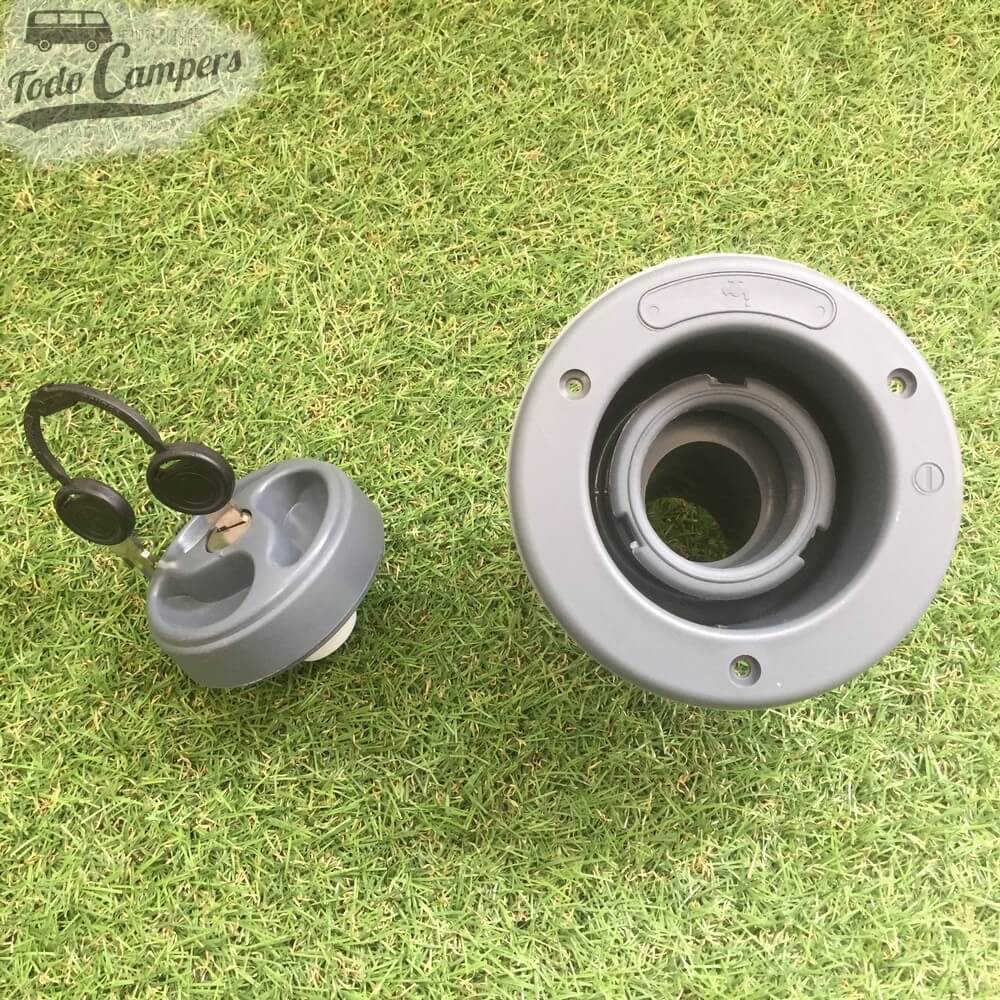 Bocana de agua con tapón (con llave)  Color Gris  Vista superior