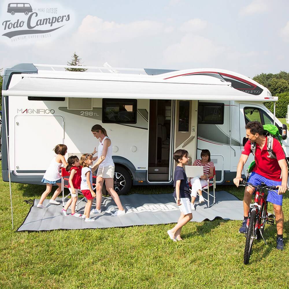 Toldo Fiamma F45s desplegado en Autocaravana