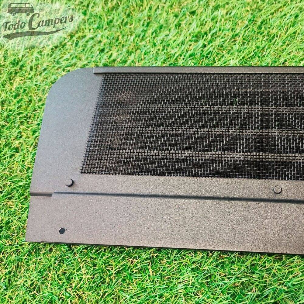 Detalle de rejilla mosquitera trasera en Air Vent para las ventanas delanteras de las furgonetas Volkswagen T4