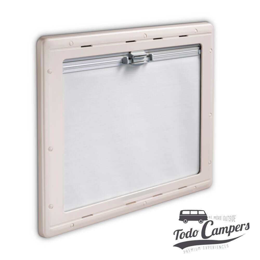 Privacidad proporcionada por el store oscurecedor en la Ventana corredera Dometic Seitz S4