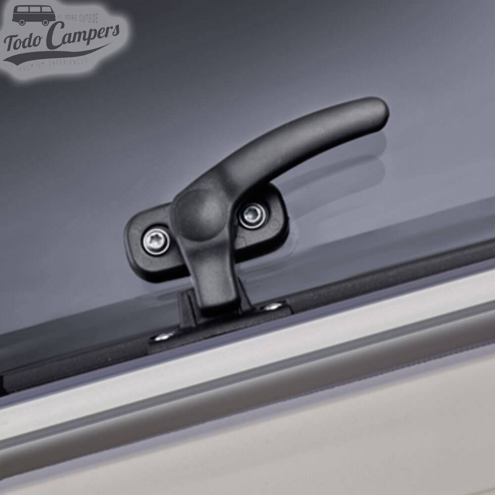 Sistema multibloqueio com dobradiças de fricção para fechar de maneira segura