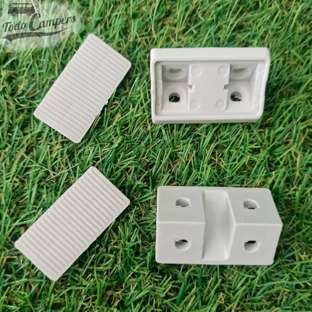 Soporte en forma de escuadra para unir tableros en la fabricación de muebles camper.