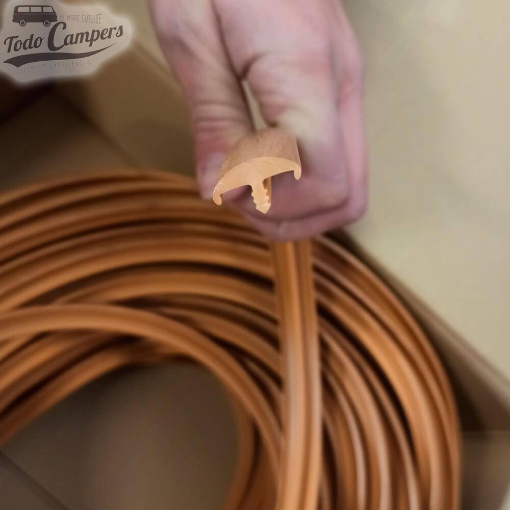 Canto en T Perfilado semicircular color Cerezo